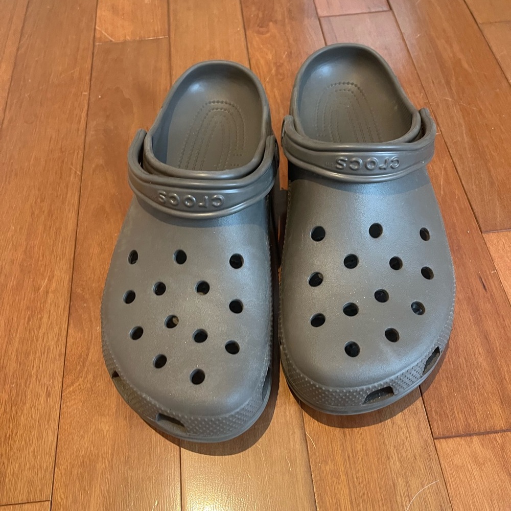 Mens 13 brown Crocs